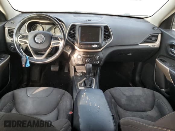 ✅ 2017 Jeep Cherokee Latitude • VIN: 1C4PJMCB8HW646850 • Lot: 84464355. Wystawiony na Copart z przebiegiem 122 509 mil. Bezpłatny archiwum sprzedaży aukcyjnych z USA i szczegółowy raport historii pojazdu na DreamBid. Zdjęcie 8.