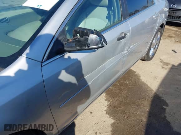 2011 Chevrolet Malibu 2LT z VIN 1G1ZD5E78BF388392, wystawiony jako IAAI lot #41643679 z przebiegiem 177 168 mil mil oraz . Historia ofert i sprzedaży dostępna na DreamBid. Obrazek 6.