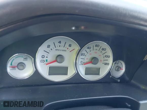 ✅ 2006 Ford Escape Hybrid • VIN: 1FMYU95H06KD19725 • Lot: 42213938. Wystawiony na IAAI z przebiegiem Nie podano. Bezpłatny archiwum sprzedaży aukcyjnych z USA i szczegółowy raport historii pojazdu na DreamBid. Zdjęcie 7.