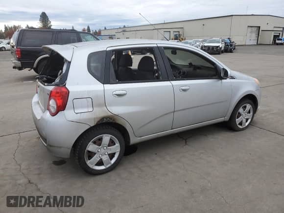 2011 Chevrolet Aveo 2LT z VIN KL1TG6DE6BB169620, wystawiony jako Copart lot #78449754 z przebiegiem 53 990 mil mil oraz Szkoda całkowita • Salvage title. Historia ofert i sprzedaży dostępna na DreamBid. Obrazek 3.