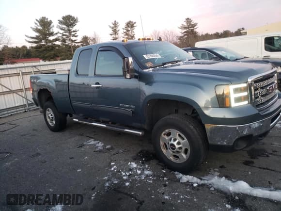 ✅ 2011 GMC Sierra 2500HD SLE • VIN: 1GT220CG2BZ404783 • Лот: 83108204. Опубликован ранее на Copart с пробегом Не указан. Бесплатный доступ к архиву аукционных продаж из США и подробный отчёт об истории автомобиля на DreamBid. Изображение 4.
