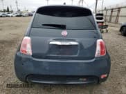 ✅ 2017 FIAT 500e • VIN: 3C3CFFGE6HT565517 • Lot: 51302555. Wystawiony na Copart z przebiegiem 69 203 mil. Bezpłatny archiwum sprzedaży aukcyjnych z USA i szczegółowy raport historii pojazdu na DreamBid. Zdjęcie 6.