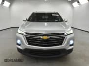 ✅ 2022 Chevrolet Traverse LT Cloth • VIN: 1GNEVMKW6NJ171683 • Lot: 90921995. Listed on Copart with 383,421 mi. Free auction sales archive from the USA and detailed vehicle history report at DreamBid. Image 5.