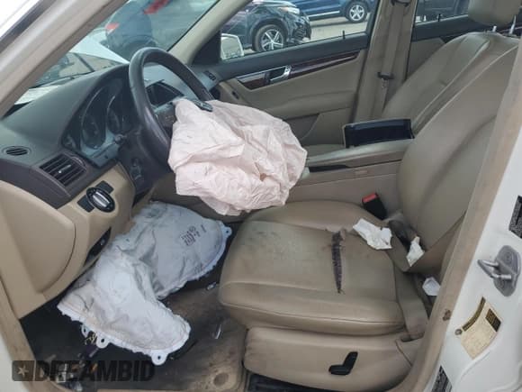 ✅ 2010 Mercedes-Benz C 300 Sport • VIN: WDDGF8BB7AR101999 • Lot: 70544465. Wystawiony na Copart z przebiegiem 150 786 mil. Bezpłatny archiwum sprzedaży aukcyjnych z USA i szczegółowy raport historii pojazdu na DreamBid. Zdjęcie 7.