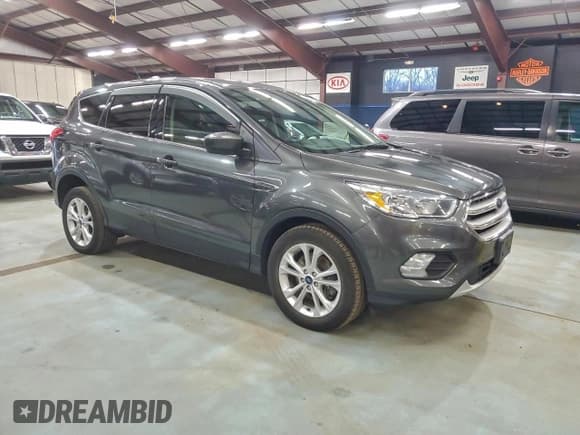 ✅ 2019 Ford Escape SE • VIN: 1FMCU9GD1KUC35495 • Лот: 94473215. Опубликован ранее на Copart с пробегом 181 328 миль. Бесплатный доступ к архиву аукционных продаж из США и подробный отчёт об истории автомобиля на DreamBid. Изображение 3.