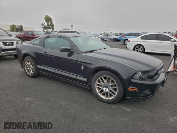 ✅ 2014 Ford Mustang V6 • VIN: 1ZVBP8AM9E5285275 • Lot: 96456015. Wystawiony na Copart z przebiegiem 218 117 mil. Bezpłatny archiwum sprzedaży aukcyjnych z USA i szczegółowy raport historii pojazdu na DreamBid. Zdjęcie 4.