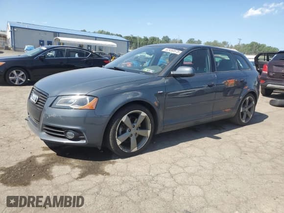 ✅ 2013 Audi A3 Premium Plus • VIN: WAUPEAFM9DA000642 • Лот: 62450875. Опубликован ранее на Copart с пробегом 57 220 миль. Бесплатный доступ к архиву аукционных продаж из США и подробный отчёт об истории автомобиля на DreamBid. Изображение 1.