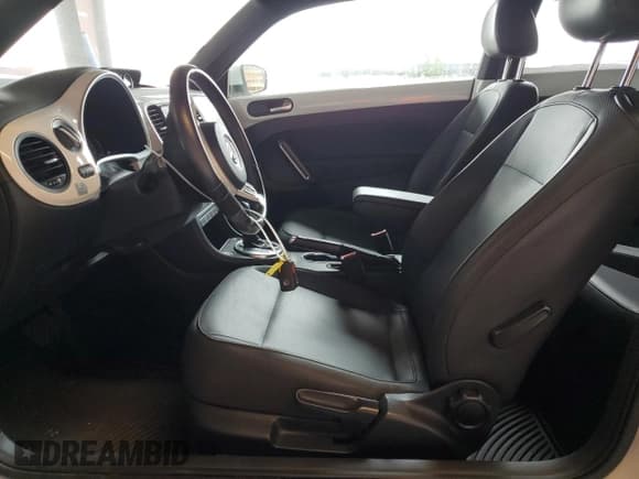 ✅ 2013 Volkswagen Beetle 2.0L TDI • VIN: 3VWJL7AT0DM686747 • Lot: 68773425. Listed on Copart with 95,825 mi. Free auction sales archive from the USA and detailed vehicle history report at DreamBid. Image 7.