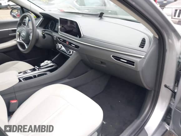 2023 Hyundai Sonata SEL z VIN KMHL64JA4PA313904, wystawiony jako IAAI lot #43266884 z przebiegiem 7 403 mil mil oraz . Historia ofert i sprzedaży dostępna na DreamBid. Obrazek 5.