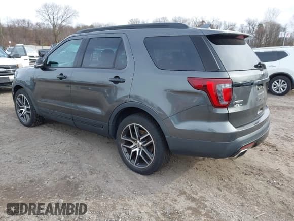 ✅ 2017 Ford Explorer Sport • VIN: 1FM5K8GT9HGB18786 • Лот: 43872301. Опубликован ранее на IAAI с пробегом 209 183 миль. Бесплатный доступ к архиву аукционных продаж из США и подробный отчёт об истории автомобиля на DreamBid. Изображение 3.