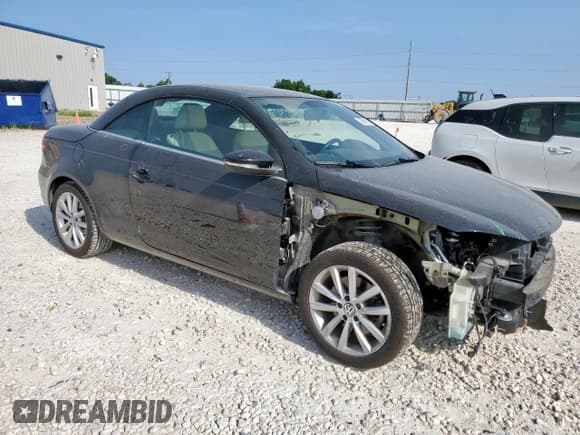 ✅ 2015 Volkswagen Eos Komfort • VIN: WVWBW8AH7FV000311 • Lot: 56960625. Wystawiony na Copart z przebiegiem 63 975 mil. Bezpłatny archiwum sprzedaży aukcyjnych z USA i szczegółowy raport historii pojazdu na DreamBid. Zdjęcie 4.