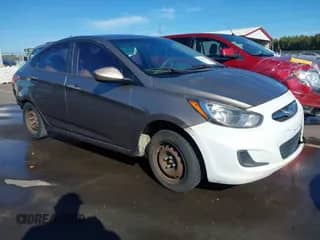 2013 Hyundai Accent GLS z VIN KMHCT4AE8DU390734, wystawiony jako IAAI lot #43384475 z przebiegiem 246 173 mil mil oraz . Historia ofert i sprzedaży dostępna na DreamBid. Obrazek 1.