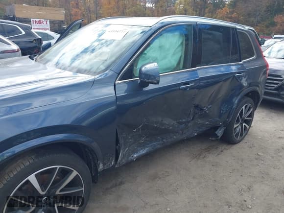 ✅ 2023 Volvo XC90 Plus • VIN: YV4L12PN3P1961295 • Lot: 43534777. Wystawiony na IAAI z przebiegiem Nie podano. Bezpłatny archiwum sprzedaży aukcyjnych z USA i szczegółowy raport historii pojazdu na DreamBid. Zdjęcie 6.