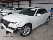 ✅ 2016 Chrysler 300 Anniversary Edition • VIN: 2C3CCAAGXGH220360 • Lot: 43335679. Wystawiony na IAAI z przebiegiem 234 256 mil. Bezpłatny archiwum sprzedaży aukcyjnych z USA i szczegółowy raport historii pojazdu na DreamBid. Zdjęcie 2.