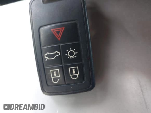 ✅ 2016 Volvo XC60 T5 Premier • VIN: YV4612RK1G2863277 • Lot: 43655821. Wystawiony na IAAI z przebiegiem 89 783 mil. Bezpłatny archiwum sprzedaży aukcyjnych z USA i szczegółowy raport historii pojazdu na DreamBid. Zdjęcie 11.