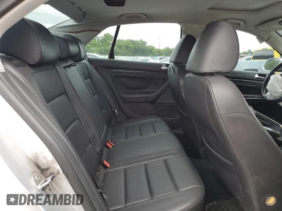 ✅ 2010 Volkswagen Jetta SE • VIN: 3VWRZ7AJ4AM070321 • Lot: 61336945. Wystawiony na Copart z przebiegiem 156 696 mil. Bezpłatny archiwum sprzedaży aukcyjnych z USA i szczegółowy raport historii pojazdu na DreamBid. Zdjęcie 10.