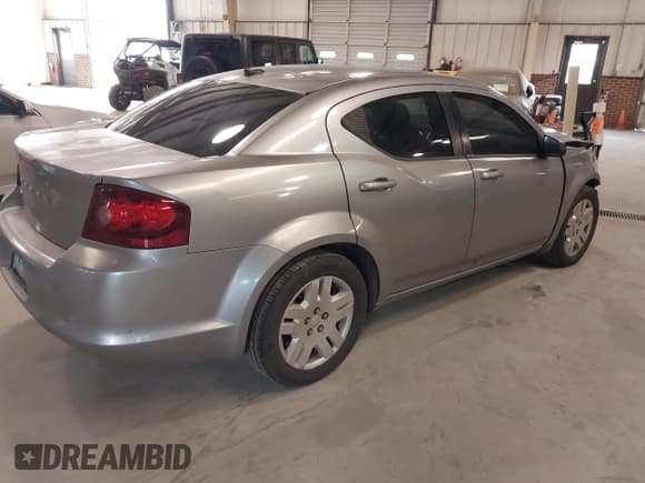 ✅ 2013 Dodge Avenger SE • VIN: 1C3CDZAB8DN676148 • Лот: 41508462. Опубликован ранее на IAAI с пробегом 180 062 миль. Бесплатный доступ к архиву аукционных продаж из США и подробный отчёт об истории автомобиля на DreamBid. Изображение 4.