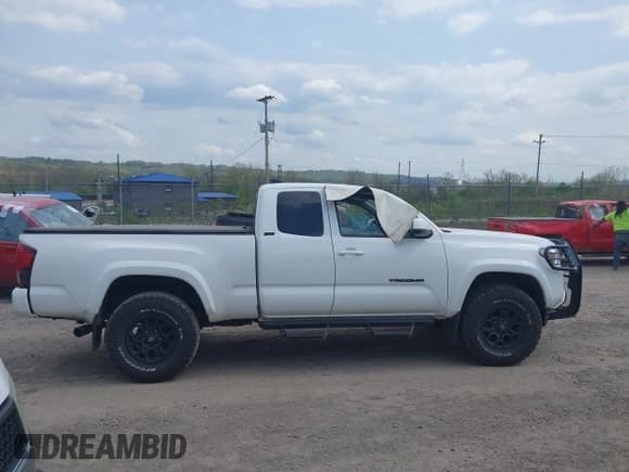 ✅ 2022 Toyota Tacoma SR • VIN: 3TYSZ5AN1NT092590 • Лот: 42148792. Опубликован ранее на IAAI с пробегом 58 154 миль. Бесплатный доступ к архиву аукционных продаж из США и подробный отчёт об истории автомобиля на DreamBid. Изображение 13.