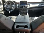 ✅ 2023 Chevrolet Suburban Premier • VIN: 1GNSKFKD2PR285609 • Lot: 73043564. Wystawiony na Copart z przebiegiem 36 875 mil. Bezpłatny archiwum sprzedaży aukcyjnych z USA i szczegółowy raport historii pojazdu na DreamBid. Zdjęcie 8.