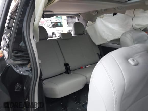 ✅ 2017 Toyota Sienna XLE • VIN: 5TDDZ3DC9HS147035 • Lot: 41737602. Listed on IAAI with 82,008 mi. Free auction sales archive from the USA and detailed vehicle history report at DreamBid. Image 8.