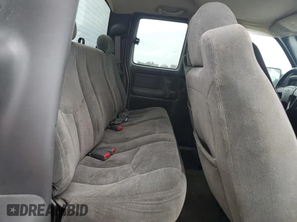 ✅ 2004 Chevrolet Silverado 2500HD LS • VIN: 1GCHK29U44E242992 • Lot: 89549205. Wystawiony na Copart z przebiegiem 247 500 mil. Bezpłatny archiwum sprzedaży aukcyjnych z USA i szczegółowy raport historii pojazdu na DreamBid. Zdjęcie 10.
