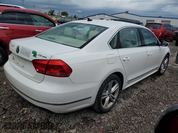 ✅ 2012 Volkswagen Passat SEL Premium • VIN: 1VWCN7A36CC109997 • Лот: 71170215. Опубликован ранее на Copart с пробегом 174 392 миль. Бесплатный доступ к архиву аукционных продаж из США и подробный отчёт об истории автомобиля на DreamBid. Изображение 3.