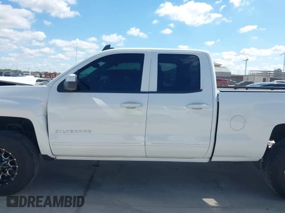✅ 2019 Chevrolet Silverado 1500 LT • VIN: 2GCVKPEC2K1108705 • Lot: 42206544. Wystawiony na IAAI z przebiegiem 84 871 mil. Bezpłatny archiwum sprzedaży aukcyjnych z USA i szczegółowy raport historii pojazdu na DreamBid. Zdjęcie 15.