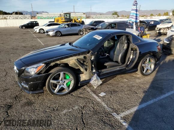 ✅ 2015 Mercedes-Benz SLK 350 • VIN: WDDPK5HA4FF100858 • Lot: 80667864. Wystawiony na Copart z przebiegiem 101 052 mil. Bezpłatny archiwum sprzedaży aukcyjnych z USA i szczegółowy raport historii pojazdu na DreamBid. Zdjęcie 1.