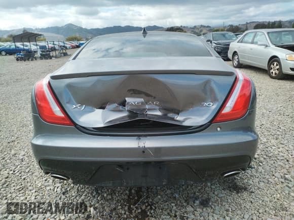 ✅ 2016 Jaguar XJ R-Sport • VIN: SAJWA1C71G8V95735 • Lot: 82708265. Wystawiony na Copart z przebiegiem Nie podano. Bezpłatny archiwum sprzedaży aukcyjnych z USA i szczegółowy raport historii pojazdu na DreamBid. Zdjęcie 6.