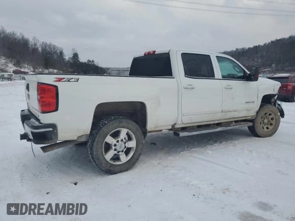 ✅ 2018 Chevrolet Silverado 2500HD LT • VIN: 1GC1KVEG1JF204581 • Lot: 88690305. Wystawiony na Copart z przebiegiem 131 127 mil. Bezpłatny archiwum sprzedaży aukcyjnych z USA i szczegółowy raport historii pojazdu na DreamBid. Zdjęcie 3.
