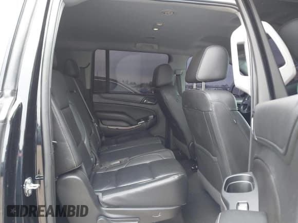 ✅ 2020 Chevrolet Suburban LT • VIN: 1GNSCHKC4LR154126 • Lot: 41636948. Wystawiony na IAAI z przebiegiem 190 699 mil. Bezpłatny archiwum sprzedaży aukcyjnych z USA i szczegółowy raport historii pojazdu na DreamBid. Zdjęcie 8.