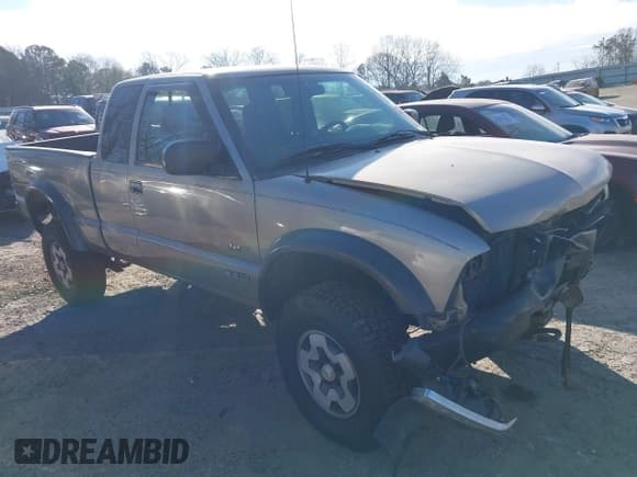 ✅ 2001 Chevrolet S-10 LS ZR2 • VIN: 1GCCT19W618134483 • Лот: 41630814. Опубликован ранее на IAAI с пробегом Не указан. Бесплатный доступ к архиву аукционных продаж из США и подробный отчёт об истории автомобиля на DreamBid. Изображение 1.