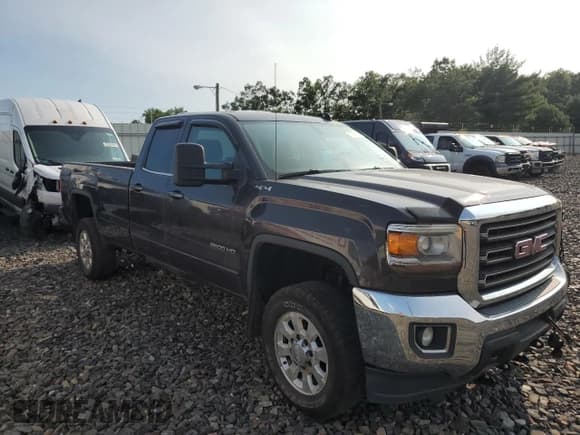 ✅ 2015 GMC Sierra 2500HD SLE • VIN: 1GT22YEG9FZ143489 • Lot: 71951635. Wystawiony na Copart z przebiegiem 75 373 mil. Bezpłatny archiwum sprzedaży aukcyjnych z USA i szczegółowy raport historii pojazdu na DreamBid. Zdjęcie 4.