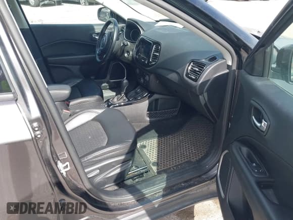 ✅ 2019 Jeep Compass Latitude • VIN: 3C4NJDBB0KT713589 • Lot: 43329595. Listed on IAAI with 31,475 mi. Free auction sales archive from the USA and detailed vehicle history report at DreamBid. Image 5.