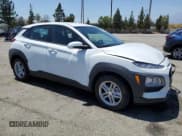 ✅ 2021 Hyundai Kona SE • VIN: KM8K12AA4MU601821 • Лот: 58746413. Опубликован ранее на Copart с пробегом 17 702 миль. Бесплатный доступ к архиву аукционных продаж из США и подробный отчёт об истории автомобиля на DreamBid. Изображение 4.