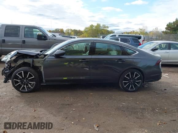 2025 Honda Accord Touring с VIN 1HGCY2F84SA043222, выставлен на аукционе IAAI как лот 43463117 с пробегом Не указан миль и . История ставок и продаж доступна на DreamBid. Изображение 15.