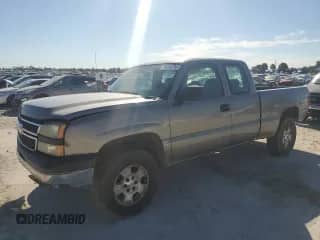 2006 Chevrolet Silverado 1500 LS z VIN 1GCEK19V96Z180314, wystawiony jako Copart lot #74316704 z przebiegiem 304 171 mil mil oraz Szkoda całkowita • Salvage title. Historia ofert i sprzedaży dostępna na DreamBid. Obrazek 1.