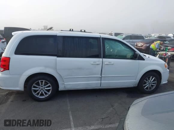 ✅ 2017 Dodge Grand Caravan SE Plus • VIN: 2C4RDGBG5HR606622 • Lot: 43661801. Wystawiony na IAAI z przebiegiem 156 157 mil. Bezpłatny archiwum sprzedaży aukcyjnych z USA i szczegółowy raport historii pojazdu na DreamBid. Zdjęcie 13.