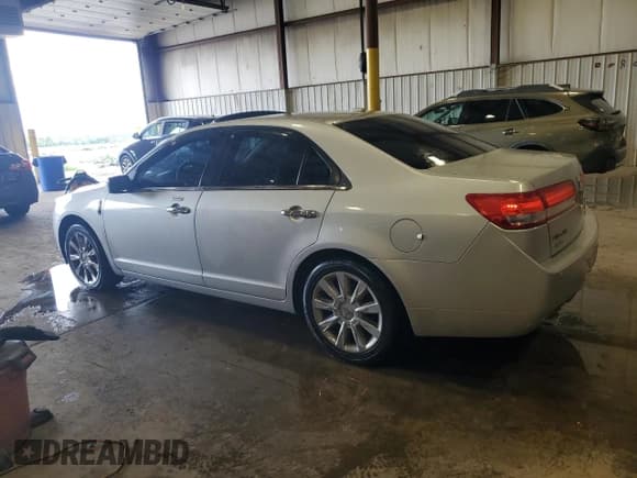 ✅ 2010 Lincoln MKZ • VIN: 3LNHL2JC1AR652797 • Lot: 68302295. Wystawiony na Copart z przebiegiem 137 181 mil. Bezpłatny archiwum sprzedaży aukcyjnych z USA i szczegółowy raport historii pojazdu na DreamBid. Zdjęcie 2.