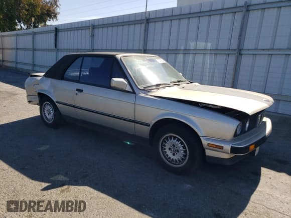 ✅ 1989 BMW 3 Series • VIN: WBABB2308K8864242 • Лот: 72472654. Опубликован ранее на Copart с пробегом 124 243 миль. Бесплатный доступ к архиву аукционных продаж из США и подробный отчёт об истории автомобиля на DreamBid. Изображение 4.