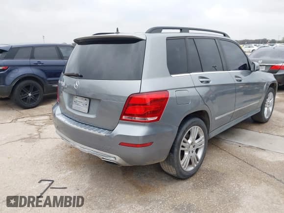 ✅ 2013 Mercedes-Benz GLK 350 • VIN: WDCGG5HB2DG020254 • Lot: 43827414. Listed on IAAI with 235,290 mi. Free auction sales archive from the USA and detailed vehicle history report at DreamBid. Image 4.