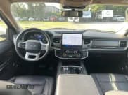 ✅ 2024 Ford Expedition Max XLT • VIN: 1FMJK1J89REA58483 • Lot: 85480015. Wystawiony na Copart z przebiegiem 12 994 mil. Bezpłatny archiwum sprzedaży aukcyjnych z USA i szczegółowy raport historii pojazdu na DreamBid. Zdjęcie 9.