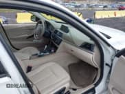 ✅ 2012 BMW 3 Series 328i • VIN: WBA3A5C57CF341151 • Lot: 42259279. Wystawiony na IAAI z przebiegiem 70 035 mil. Bezpłatny archiwum sprzedaży aukcyjnych z USA i szczegółowy raport historii pojazdu na DreamBid. Zdjęcie 5.