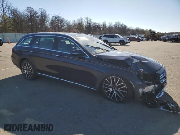 ✅ 2023 Mercedes-Benz E 450 • VIN: W1KZH6AB1PB155552 • Лот: 45599685. Опубликован ранее на Copart с пробегом 22 607 миль. Бесплатный доступ к архиву аукционных продаж из США и подробный отчёт об истории автомобиля на DreamBid. Изображение 4.