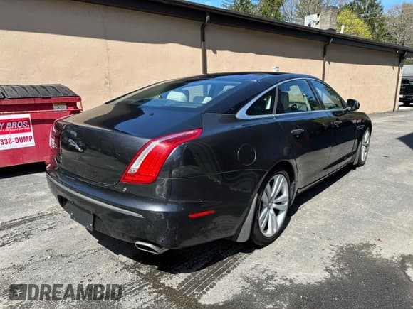 ✅ 2011 Jaguar XJ XJL • VIN: SAJWA2GB8BLV15633 • Lot: 92482215. Wystawiony na Copart z przebiegiem 115 725 mil. Bezpłatny archiwum sprzedaży aukcyjnych z USA i szczegółowy raport historii pojazdu na DreamBid. Zdjęcie 4.