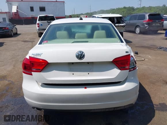 ✅ 2013 Volkswagen Passat SE • VIN: 1VWBH7A35DC032589 • Лот: 42374770. Опубликован ранее на IAAI с пробегом 143 323 миль. Бесплатный доступ к архиву аукционных продаж из США и подробный отчёт об истории автомобиля на DreamBid. Изображение 16.