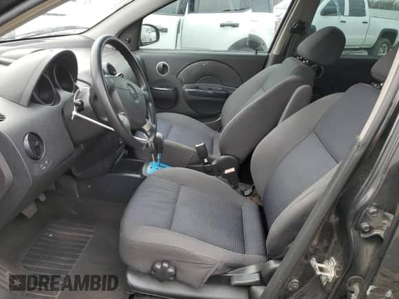 2008 Chevrolet Aveo LS z VIN KL1TD66608B234257, wystawiony jako Copart lot #84234674 z przebiegiem 147 886 mil mil oraz Nie do naprawy • Non repairable. Historia ofert i sprzedaży dostępna na DreamBid. Obrazek 7.