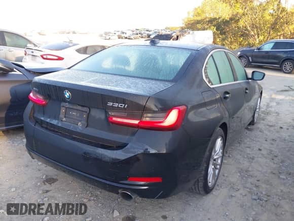 2024 BMW 3 Series 330i xDrive z VIN 3MW89FF02R8E13041, wystawiony jako IAAI lot #43489376 z przebiegiem 39 474 mil mil oraz . Historia ofert i sprzedaży dostępna na DreamBid. Obrazek 4.