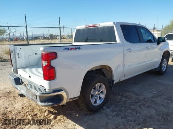 ✅ 2022 Chevrolet Silverado 1500 LT • VIN: 1GCPDDEKXNZ504384 • Lot: 43566326. Wystawiony na IAAI z przebiegiem Nie podano. Bezpłatny archiwum sprzedaży aukcyjnych z USA i szczegółowy raport historii pojazdu na DreamBid. Zdjęcie 4.