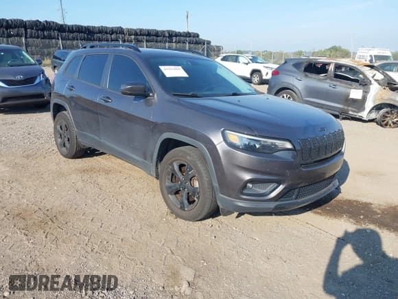 ✅ 2020 Jeep Cherokee Latitude Plus • VIN: 1C4PJMLX6LD506716 • Lot: 43223995. Wystawiony na IAAI z przebiegiem 86 605 mil. Bezpłatny archiwum sprzedaży aukcyjnych z USA i szczegółowy raport historii pojazdu na DreamBid. Zdjęcie 1.